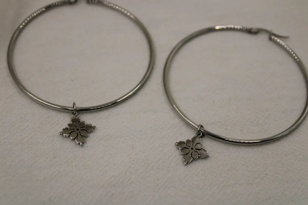 Kaute_Tivaevae_Hoop_Earrings_SILVER-2.webp