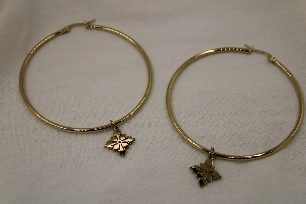 Kaute_Tivaevae_Hoop_Earrings_GOLD-2.webp