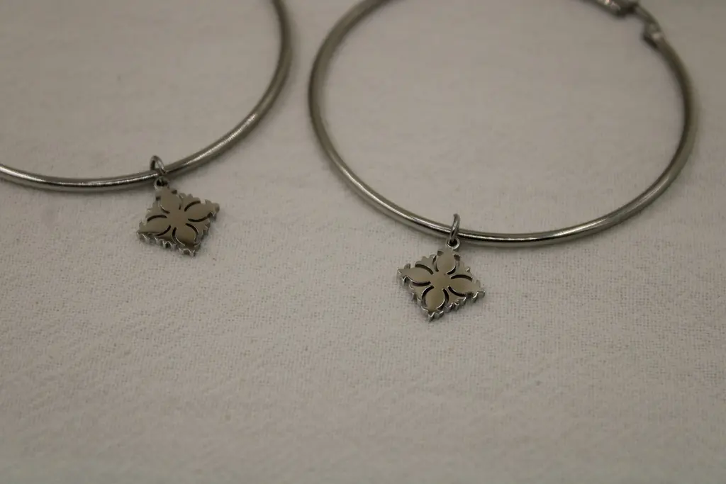 'Ara_Tivaevae_Hoop_Earrings_SILVER-2.webp