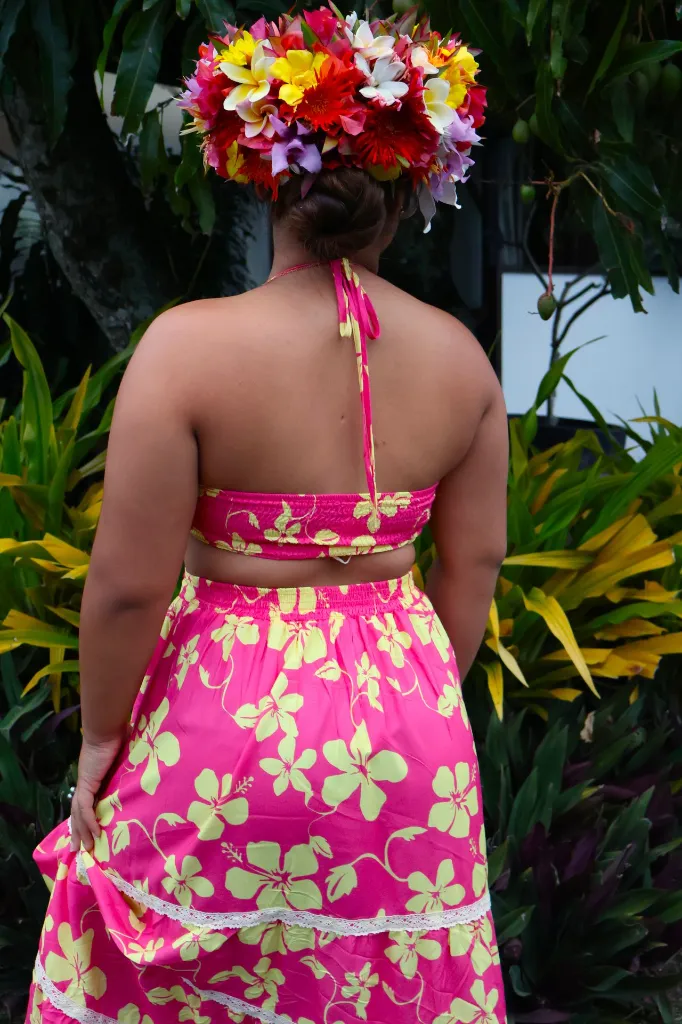 Bom back pose.webp