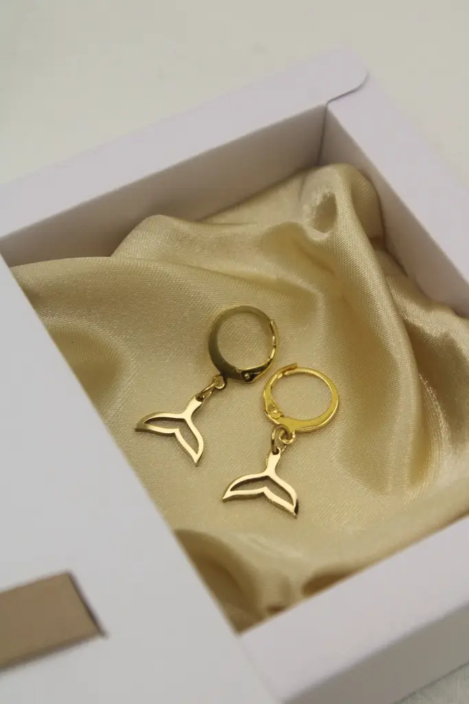 Whale Tale Earrings GOLD 